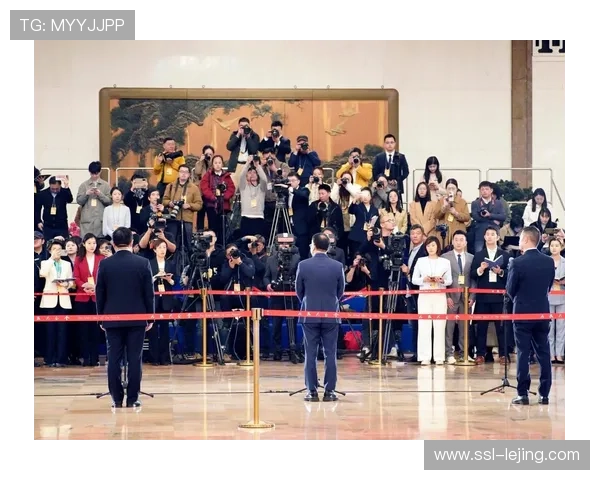 媒体日活动举行,选手接受集体采访 媒体日活动举行,选手接受集体采访